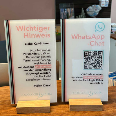 Türaufsteller mit Logo und QR Code in Farbe für Podologie, Podologische Praxis Eschborn
