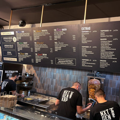 NXT GEN KBP, Thekenschild