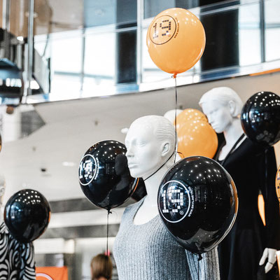 SKYLINE 19, Luftballons