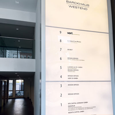 PACON REAL ESTATE, Leitsystem für Bürogebäude in Frankfurt