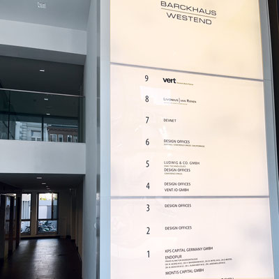 PACON REAL ESTATE, Leitsystem für Bürogebäude in Frankfurt