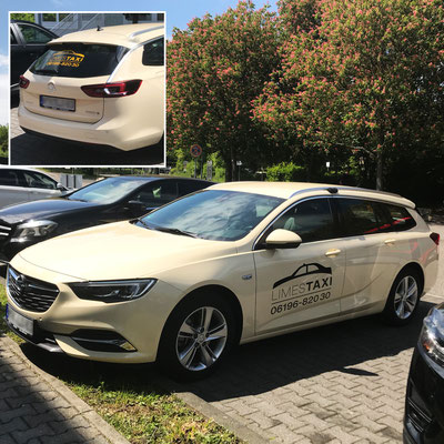 Taxi mit individuell gestalteter und geplotteter Folienbeschriftung des Logos