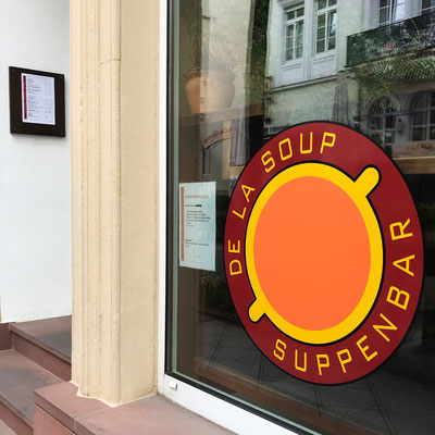 DE LA SOUP, Fensterbeschriftung