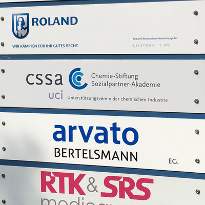 ARVATO BERTELSMANN, Werbeschilder