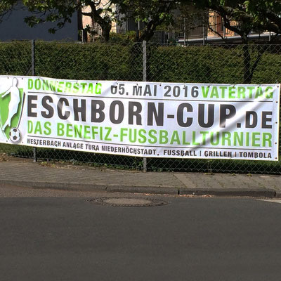 Gestalteter und produzierter Großformtbanner für eine Benefiz-Fußballveranstaltung
