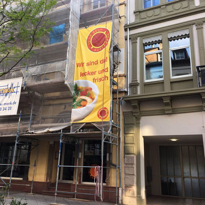 DE LA SOUP, Fassadenbanner