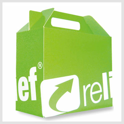 Verpackung mit Tragegriff vollflächig in grün bedruckt mit Logo für eine Firma die Laseranwendung zur Raucherentwöhnung anbietet