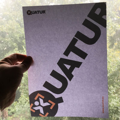 Gestaltetes und bedrucktes Briefpapier, von hinten bedruckt, Logo auf der Vorderseite leicht sichtbar