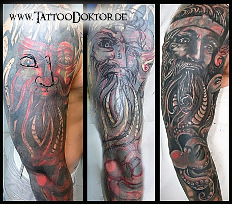 CoverUp Tattoo Poseidon: Das alte Motiv bestand aus drei übereinanderliegenden Tattoos. Die schwer abdeckbaren Formen wurden als Basis für das neue Tattoo genutzt