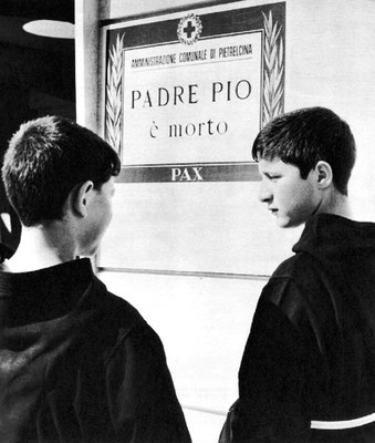 Annuncio funebre affisso dall'Amministrazione comunale di Pietrelcina: Padre Pio morì nella sua cella alle ore 2,30 del 23 settembre 1968