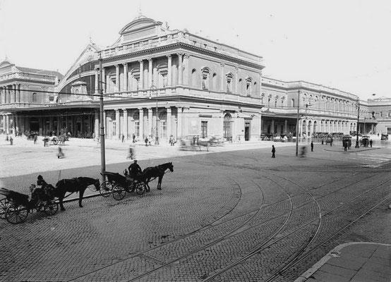 La Stazione Termini vista da Piazza dei Cinquecento, così come appariva nei primi anni del Novecento