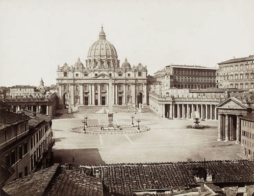 La Basilica di San Pietro dai tetti di Piazza Rusticucci, alla fine della Spina di Borgo