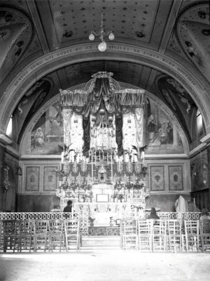 La chiesa in passato era usata come sepolcreto delle famiglie feudali. Nel 1760 mons. Cangiano fece migliorare l'assetto della ripida strada che porta ai Monti. Era l'antica parrocchia di S. Maria Maggiore, titolo che passò nel 1829 all'attuale Cattedrale