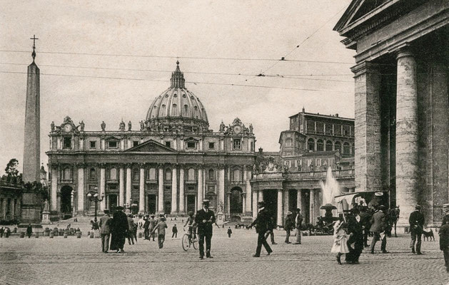 Piazza San Pietro agli inizi del Novecento