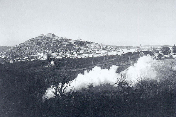 Il Monte di Campobasso visto da occidente. La città, capoluogo della Provincia di Molise, ha origini longobarde. Il nome deriverebbe da 'Campus Vassorum', il 'campo dei vassalli'