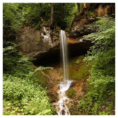 Am Wegesrand: der Wasserfall des Tobelbaches bei Eichenberg...