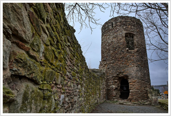 Wehrturm mit Hocheingang (der Durchbruch im Erdgeschoss ist jüngeren Datums)