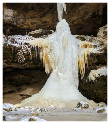 Eisgebilde in der Gautschgrotte