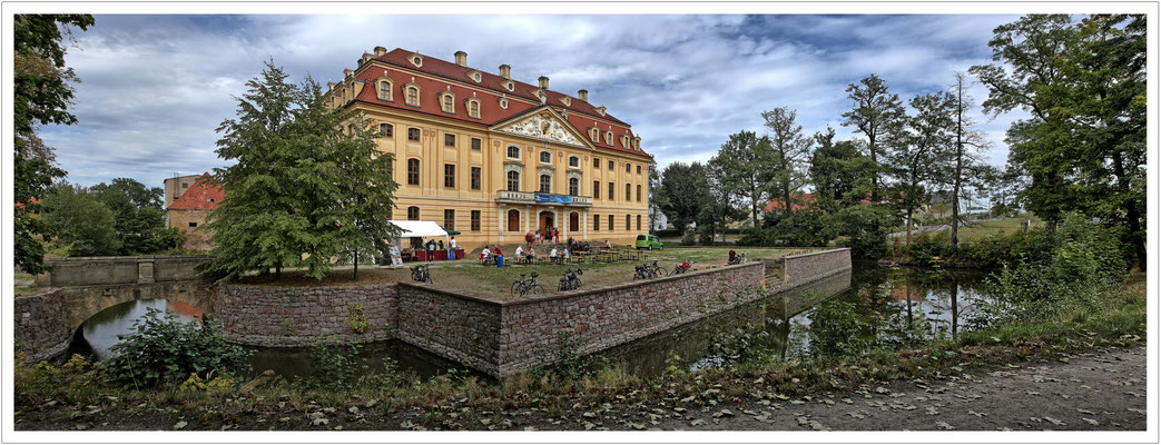 Schloss Wachau von vorn...