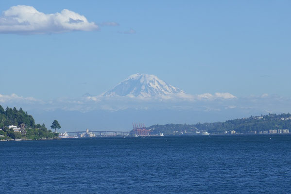Der Mt. Rainier wacht über die Stadt