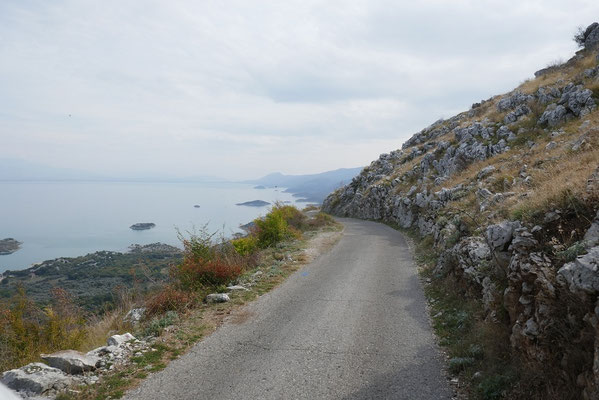 Klosterstraße um den Skadar-See