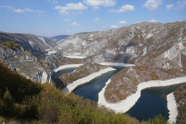 traumhafte Aussicht auf den Uvac Fluss