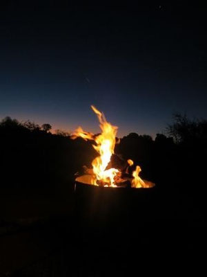 Lagerfeuer am Abend