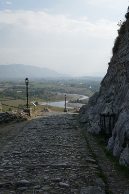 Abstieg von der Burg Rozafa in Shkodra