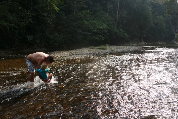 Khao Sok Nationalpark - Bad im Fluss