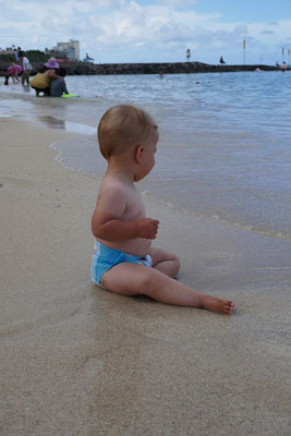 Zoé liebte es am Strand zu spielen