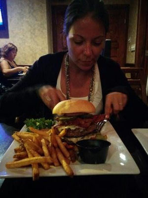 Burger Bomb in der Freeport Tavern