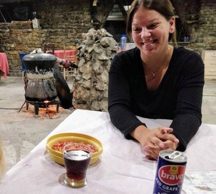 in der Gaststätte wird Schnaps gebrannt