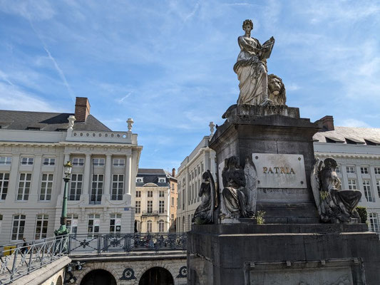 Brüssel Place des Martyrs Monument Pro Patria