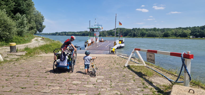 Wir warten auf die Fähre