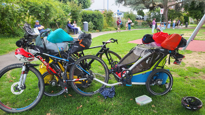 Unterwegs inkl. Zelt und Schlafsack und......