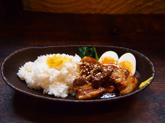 ベトナム風豚角煮めし880円