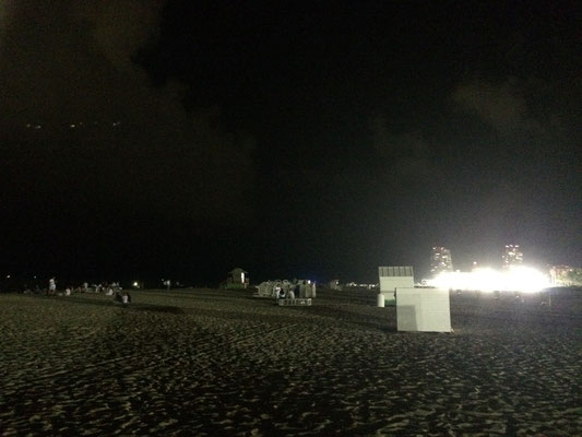 Am Strand hingegen war es (zumindest bis kurz vorm Feuerwerk) schön ruhig