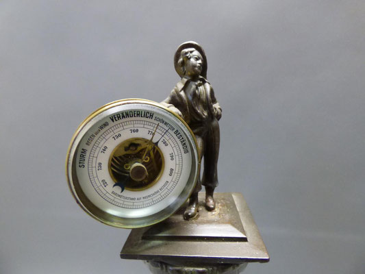 Figürliche Bronzesäule mit Thermometer u. Hydrometer