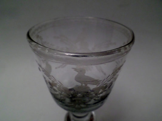 Lauenstein Kelchglas m. Glockenfuß um 1750 mit eingestochen Perlen und Blase im Schaft