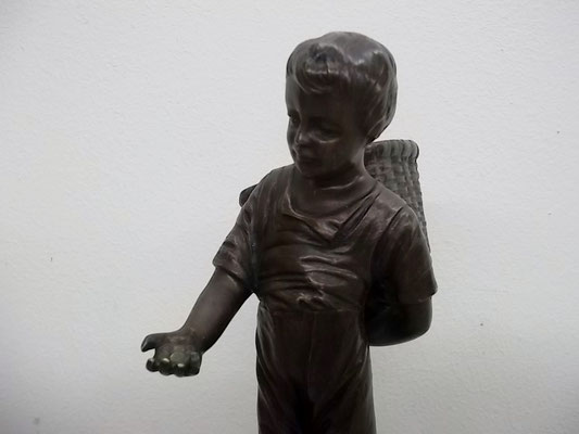 Massive Bronzefigur um 1900 "Ausverkauft"