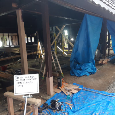 伝統建築　木造建築　大工の技術　大工の手仕事　根継ぎ　古民家再生工事