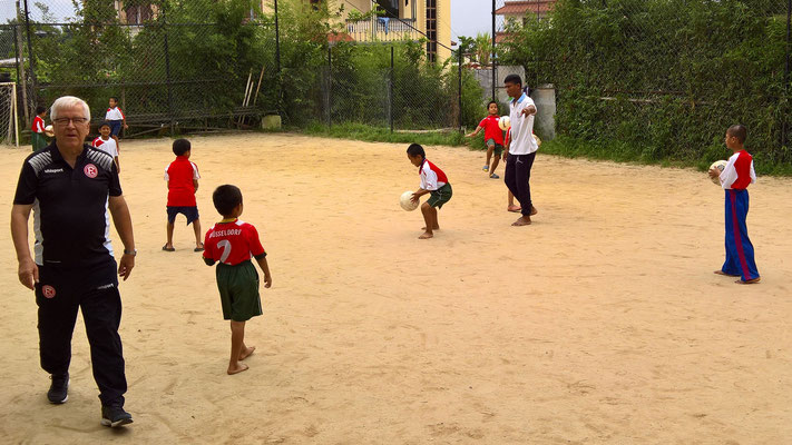 Fußballtraining in den Dashain-Ferien...
