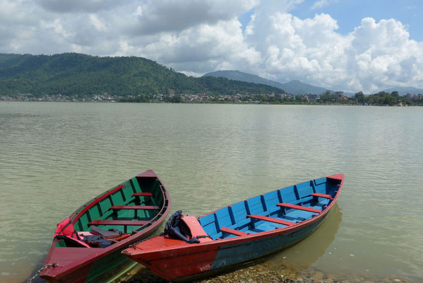 Blick auf den Fewa See in Pokhara.