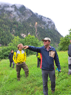 Auf diesen Terrassen wurde die bronzezeitliche Siedlung gefunden © S.Grillenberger