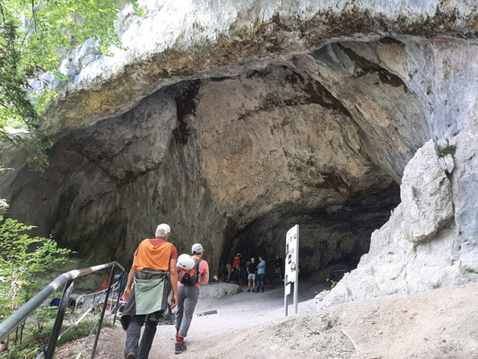 Wir erreichen die Tischoferhöhle