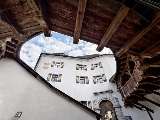 Im Burghof der Festung Kufstein