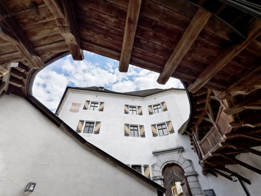 Im Burghof der Festung Kufstein © rafi