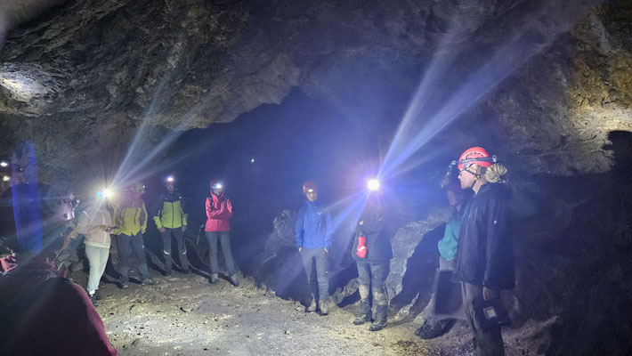 Im bronzezeitlichen Bergwerk unter der Burg © B.Bichler