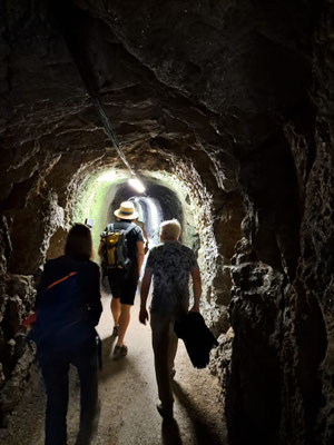 Durch unterirdische Gänge © S.Grillenberger