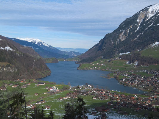 Der Lungernsee vom Aussichtspunkt Chälrüti aus gesehen